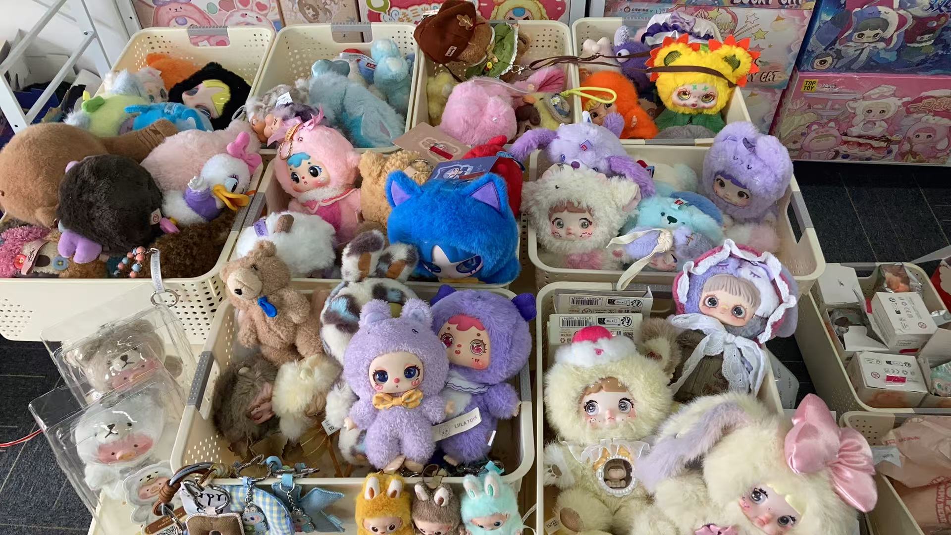 微信图片_20251003134606_652_64 A Surprise Sale (Three dolls without labubu) - Image 1